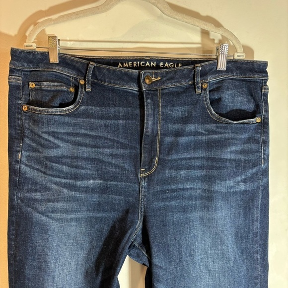 AMERICAN EAGLE Sz 20 Super High Rise Slit on Hem Mid Wash Flare Leg Jeans - Picture 3 of 13
